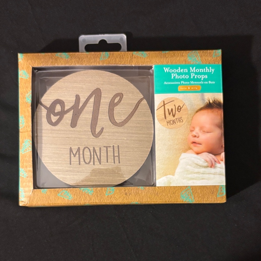 Pearhead Wooden Monthly Photo Props NIB